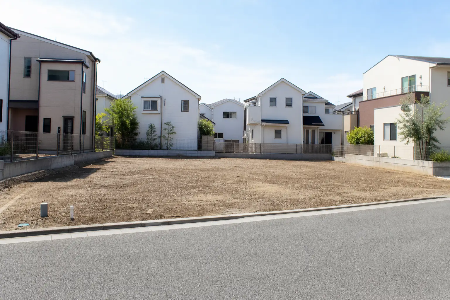 地図で建ぺい率を調べる前に現地を見ておきたい、住宅街の分譲地のイメージ